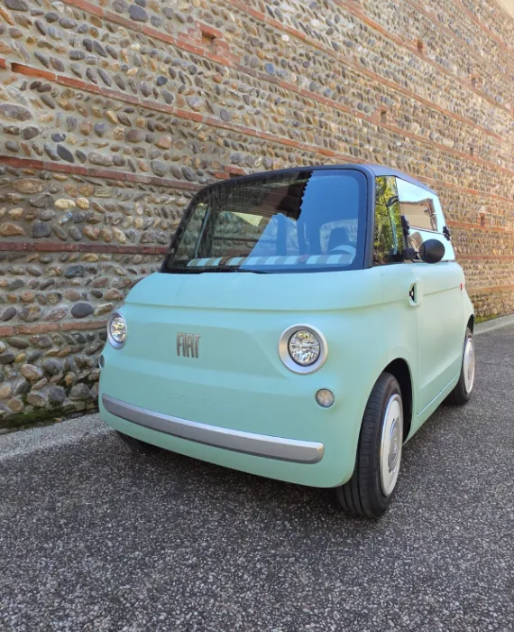 La Fiat Topolino, l'une des voitures électriques disponible chez Unloc